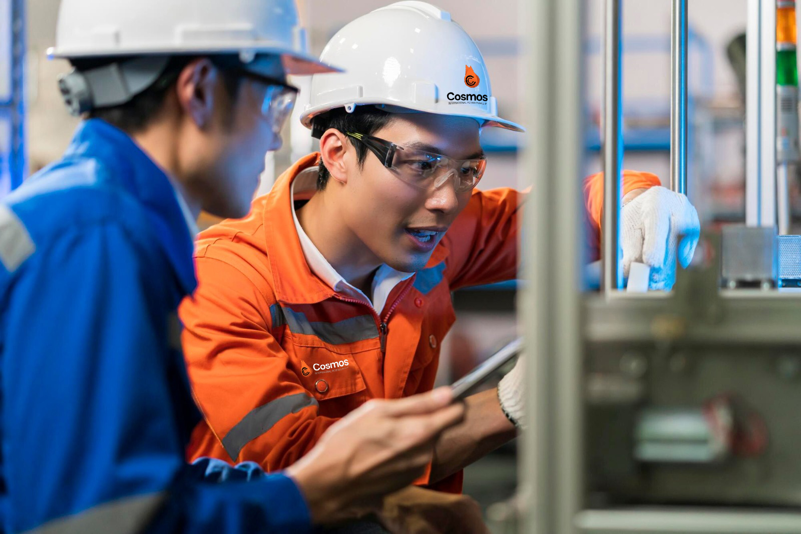 Workman fixing shaft of industrial machine